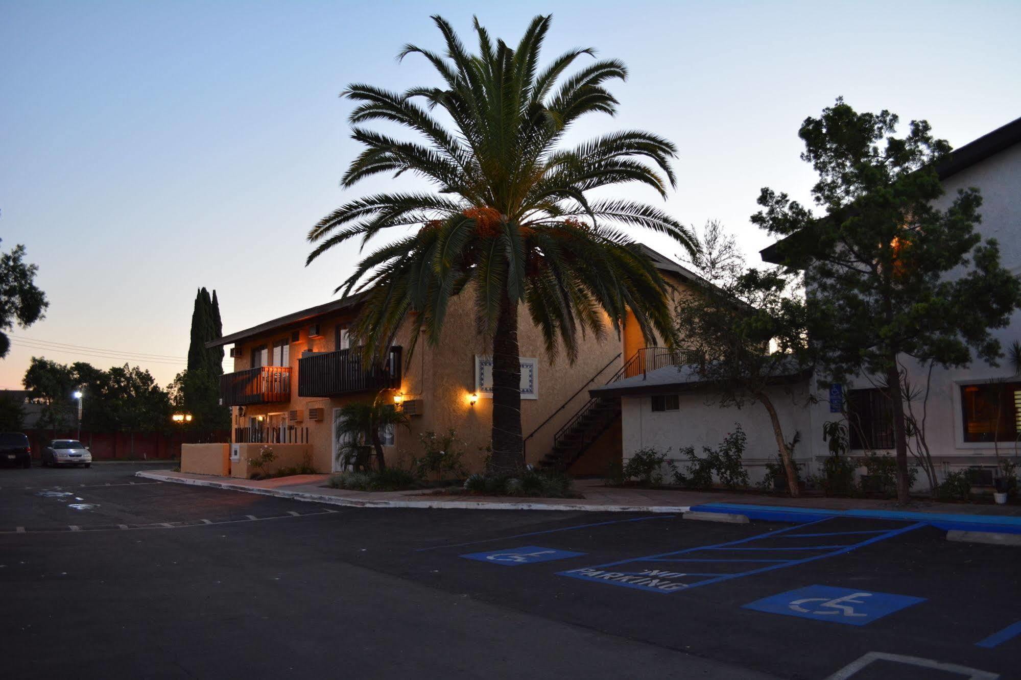 The Lemon Tree Hotel Anaheim Extérieur photo